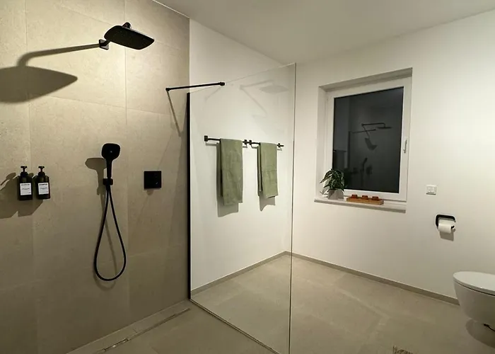 Neues Work & Wlan & Tv/ In Τσέλε